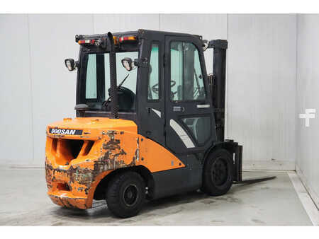 Diesel heftrucks 2019  Doosan D35C-7 (6)