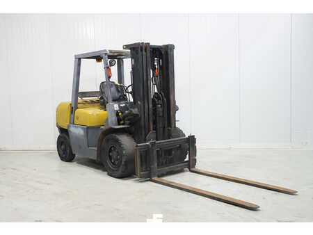 Diesel Forklifts 2012  TCM FD40T2 (1)