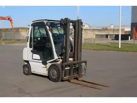 Diesel gaffeltruck 2014  Nissan Y1D2A25Q (1)