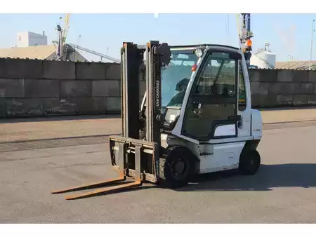 Diesel gaffeltruck 2014  Nissan Y1D2A25Q (4)