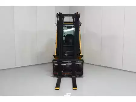 Dieselový VZV 2015  Nissan Y1D2A25H (3)