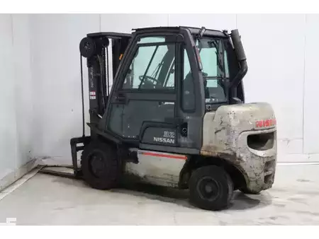 Diesel truck 2012  Nissan YG1D2A32Q (5)