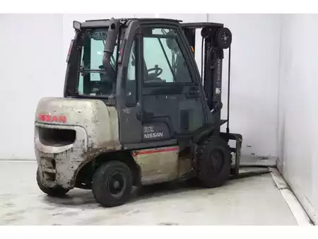 Diesel truck 2012  Nissan YG1D2A32Q (7)