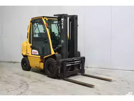 Diesel heftrucks 2016  Nissan YG1D2A32Q (1)