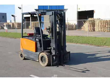 Electric - 4 wheels 2017  Doosan B25X-7 (1)