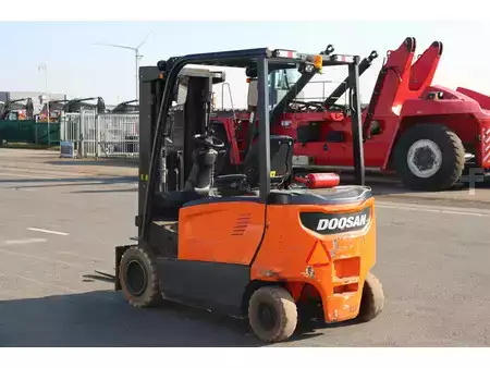 Electric - 4 wheels 2017  Doosan B25X-7 (5)
