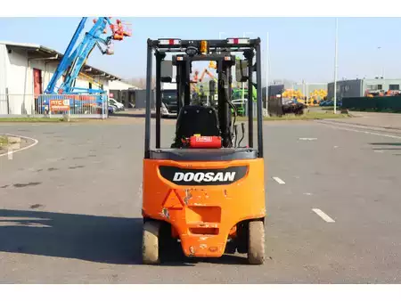 Electric - 4 wheels 2017  Doosan B25X-7 (6)