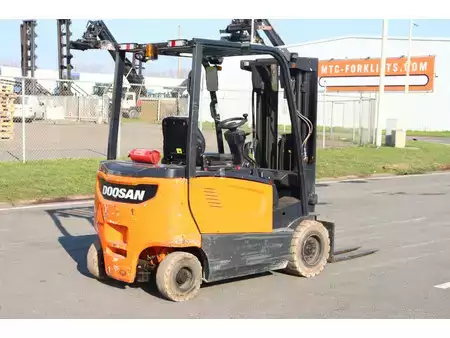 Electric - 4 wheels 2017  Doosan B25X-7 (7)