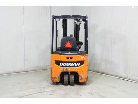 Chariots électriques à 3 roues 2019  Doosan B15T-7 (6)