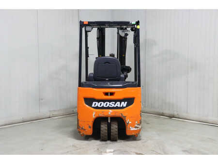 Chariots électriques à 3 roues 2019  Doosan B15T-7 (6)