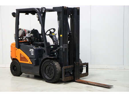 Nestekaasutrukki 2017  Doosan G25N-7 (1)