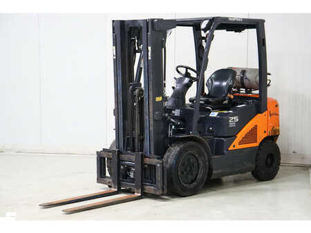 Nestekaasutrukki 2017  Doosan G25N-7 (3)