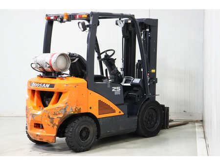 Nestekaasutrukki 2017  Doosan G25N-7 (6)