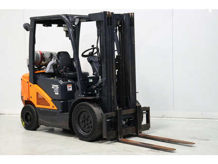 Nestekaasutrukki 2017  Doosan G25N-7 (1)