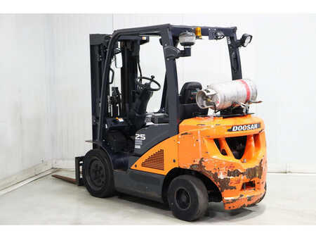 Nestekaasutrukki 2017  Doosan G25N-7 (4)