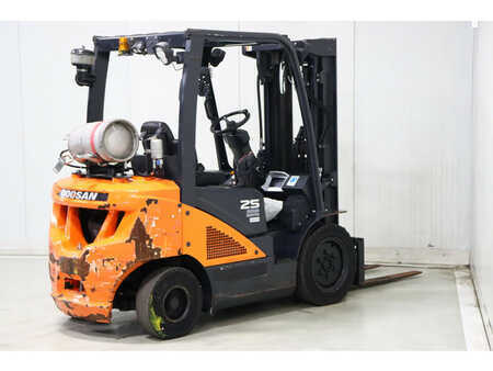 Nestekaasutrukki 2017  Doosan G25N-7 (6)