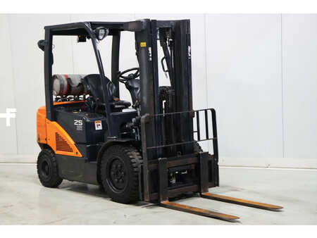 Nestekaasutrukki 2017  Doosan G25N-7 (1)