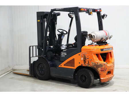 Nestekaasutrukki 2017  Doosan G25N-7 (4)
