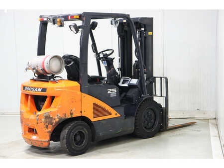 Nestekaasutrukki 2017  Doosan G25N-7 (6)