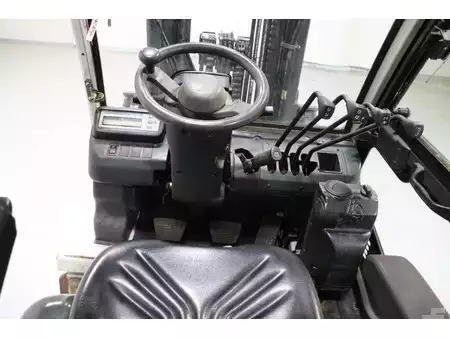 Dieselstapler 2018  Nissan YG1D2A30Q (2)