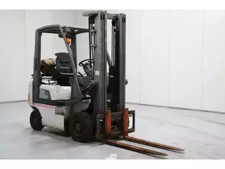 Carrelli elevatori GPL 2010  Nissan P1D1A18LQ (1)