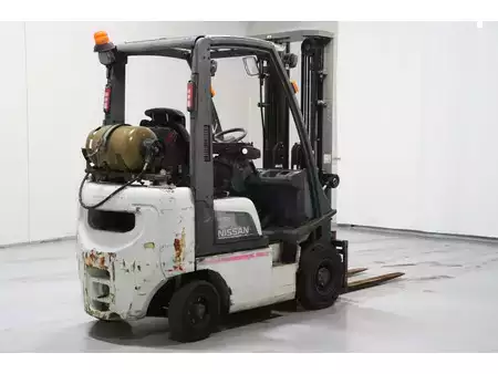 Carrelli elevatori GPL 2010  Nissan P1D1A18LQ (7)