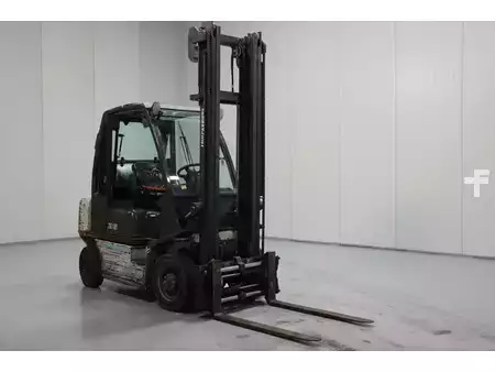 Gázüzemű targonca 2020  Nissan U1D2A25LQ (1)