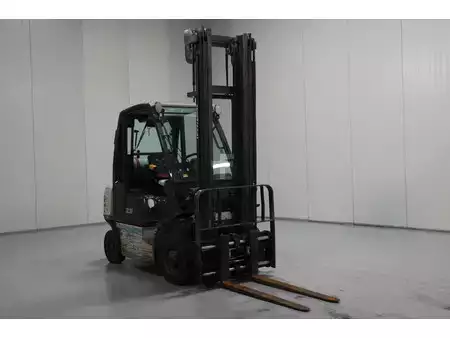 Gázüzemű targonca 2020  Nissan U1D2A25LQ (1)