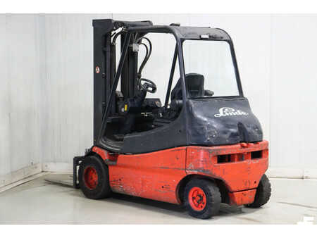 4-wiel elektrische heftrucks 1999  Linde E25-02 (4)