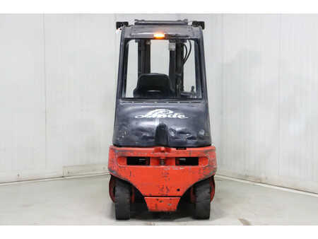 4-wiel elektrische heftrucks 1999  Linde E25-02 (5)