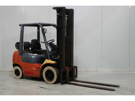 LPG Forklifts 2007  Toyota 42-7FGF25 (1)