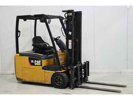 Elektryczne 3-kołowe 2015  CAT Lift Trucks EP20PNT (1)