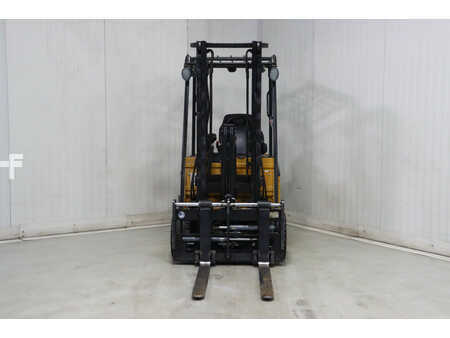 Elektryczne 3-kołowe 2015  CAT Lift Trucks EP20PNT (2)