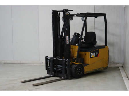 Elektryczne 3-kołowe 2015  CAT Lift Trucks EP20PNT (3)