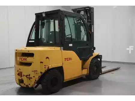 Carrelli elevatori diesel 2015  Nissan DG1F4A50Q (2)
