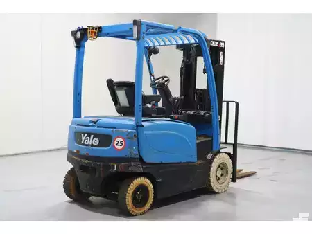 Elektryczne 4-kołowe 2016  Yale ERP25VL (7)