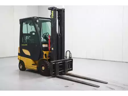 LPG heftrucks 2006  Yale GLP20VX (1)