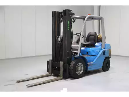 Chariots élévateurs GPL 2020  Cesab M325G (4)