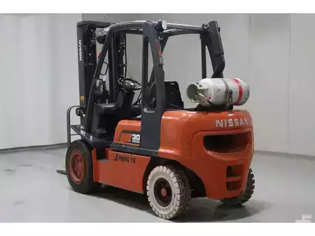Gázüzemű targonca 2003  Nissan UGD02A30PQ (6)