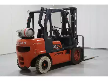 Gázüzemű targonca 2003  Nissan UGD02A30PQ (8)
