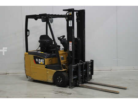 Elektryczne 3-kołowe 2014  CAT Lift Trucks EP16CPNT (1)