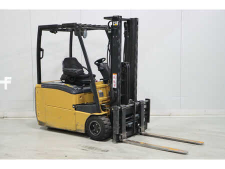 Elektryczne 3-kołowe 2014  CAT Lift Trucks EP20PNT (1)