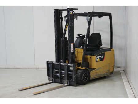 Elektryczne 3-kołowe 2014  CAT Lift Trucks EP20PNT (7)