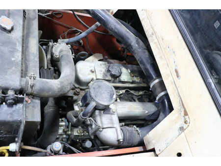 Empilhador diesel 1998  Nissan VF05H70U (8)