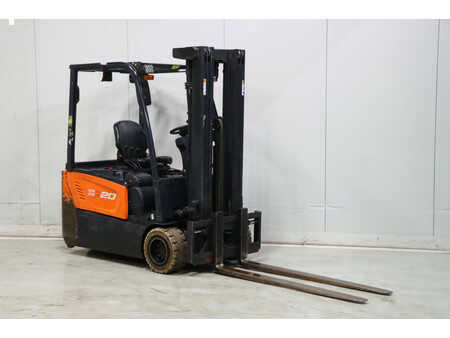 Chariots électriques à 3 roues 2018  Doosan B20T-7 (1)