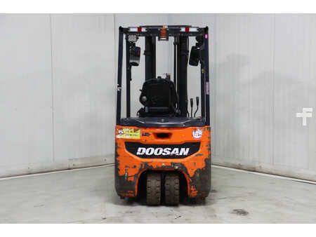 Chariots électriques à 3 roues 2018  Doosan B20T-7 (6)
