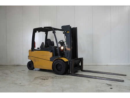 Chariots électriques à 4 roues 2006  CAT Lift Trucks EP50 (1)