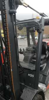 Propane Forklifts 2014  Linde H25T-02 392 (14) 