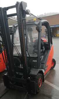 Propane Forklifts 2014  Linde H25T-02 392 (1) 