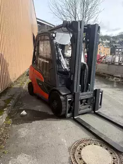 Carretilla elevadora GLP 2021  Linde H30T-01 (4)